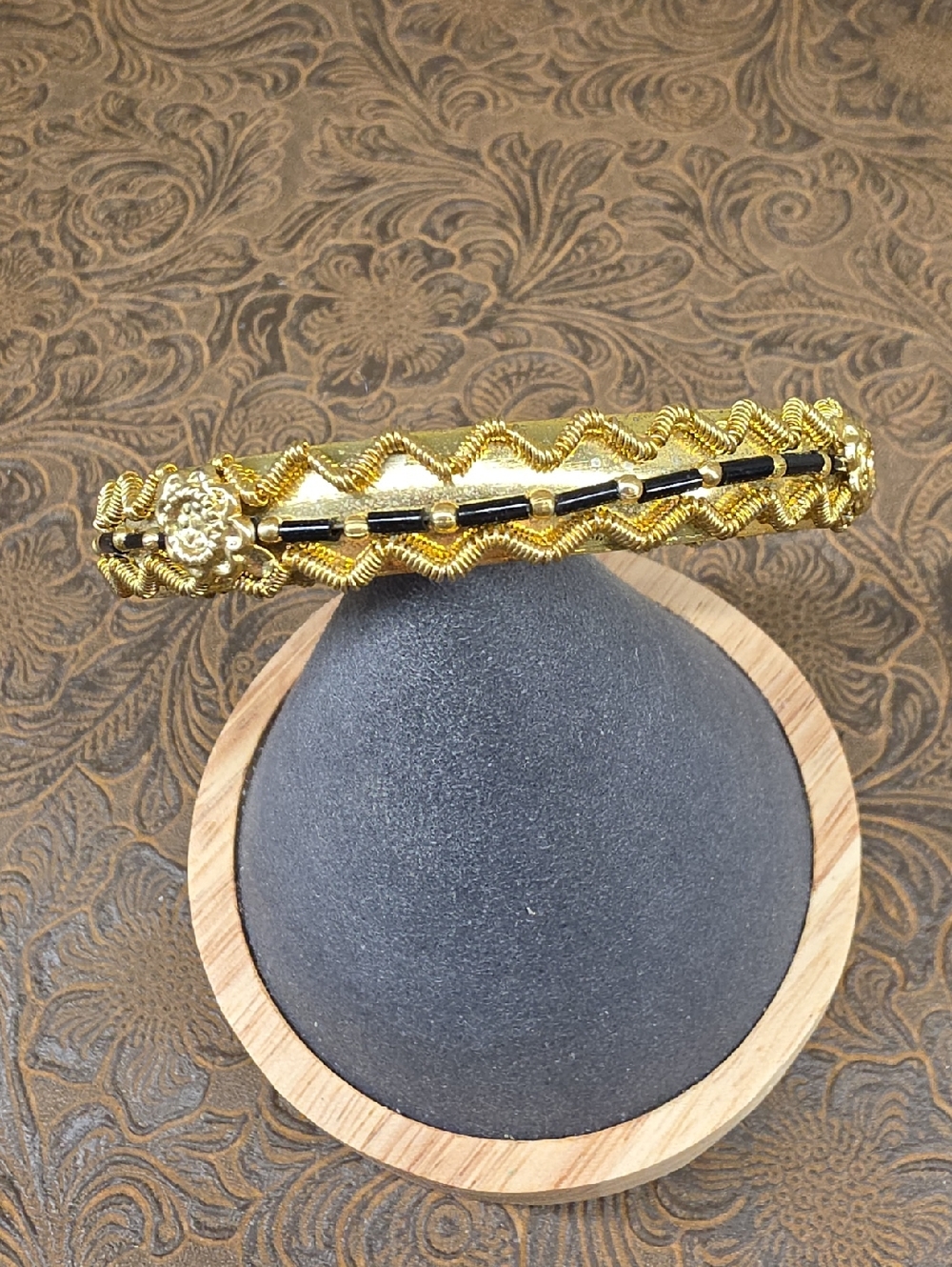 Vintage Gold Tone Black Wavy Textured Beaded Elegant Bangle Bracelet